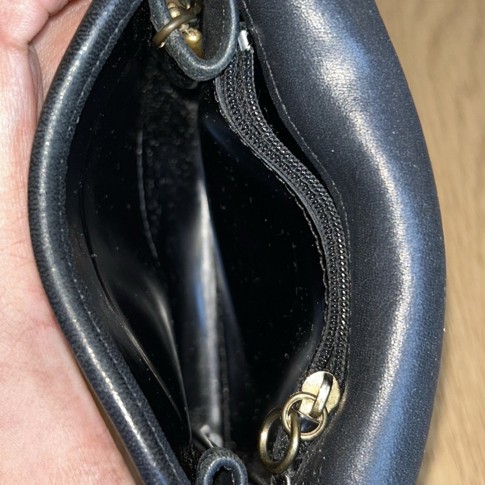 Coach Vintage 90s USA Black Leather Key Ring Brass Hardware Small Bifold Wallet - Picture 4 of 4